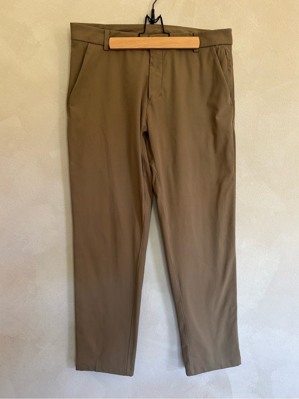 Lululemon ABC Classic-Fit Trouser
Smooth Twill pants